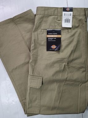 Dickies Men's 40x32 Loose Fit Cargo Pants in Tan